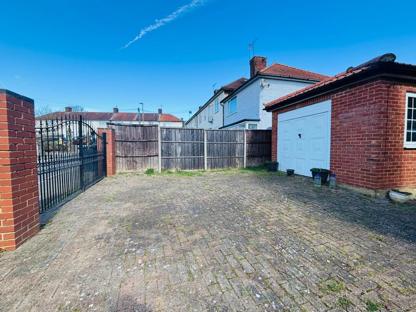 Abbots Road, Edgware, HA8, Edgware